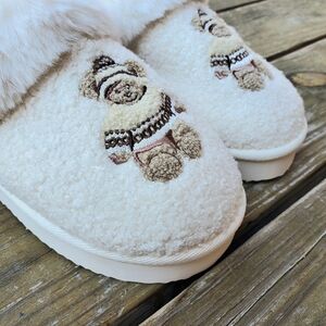 AMERICAN EAGLE Women's Scuff Slippers Sz. 6 Bear w/ Fair Isle Sweater NEW W TAGS